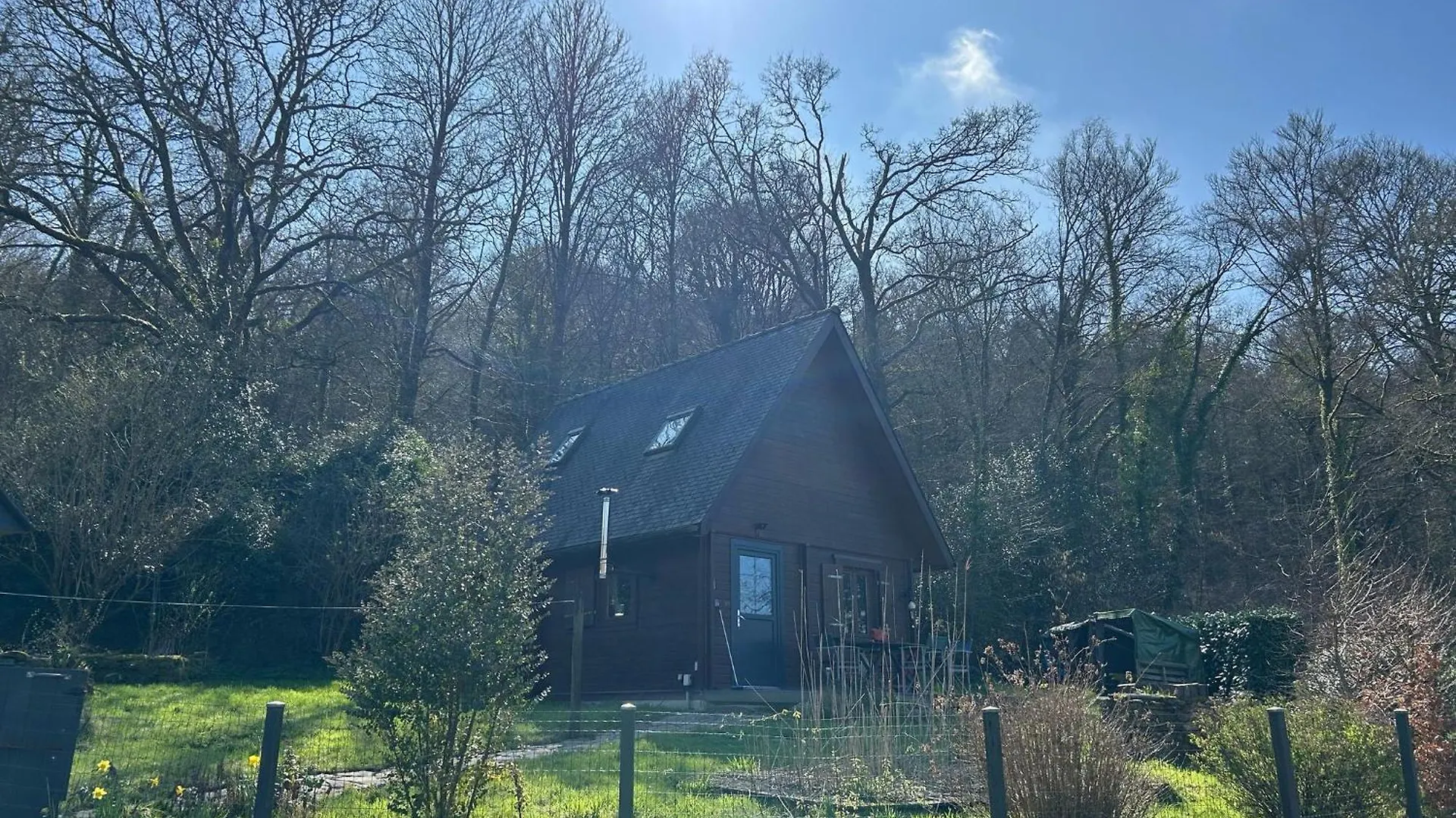 Cabine Nestled In Nature Belle-Isle-en-Terre 0*,  França